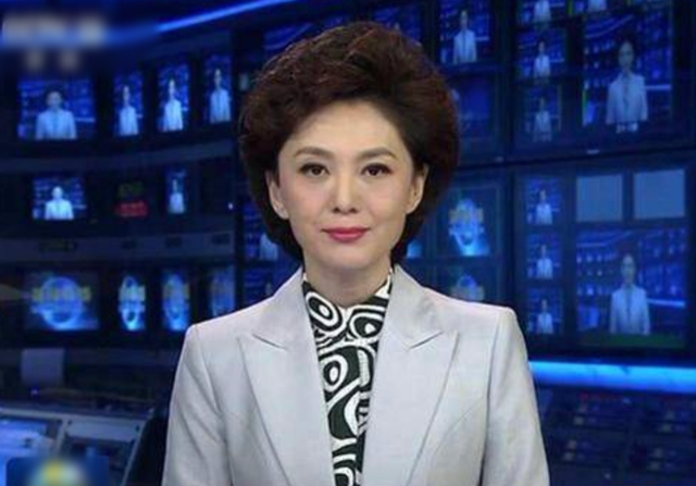 50岁央视主持人海霞曝近照,退居幕后数月变苍老,白发明显仍优雅