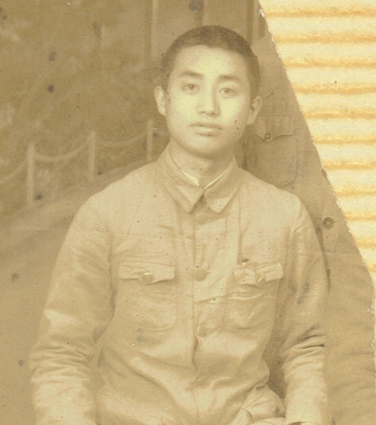 父亲21岁时的照片