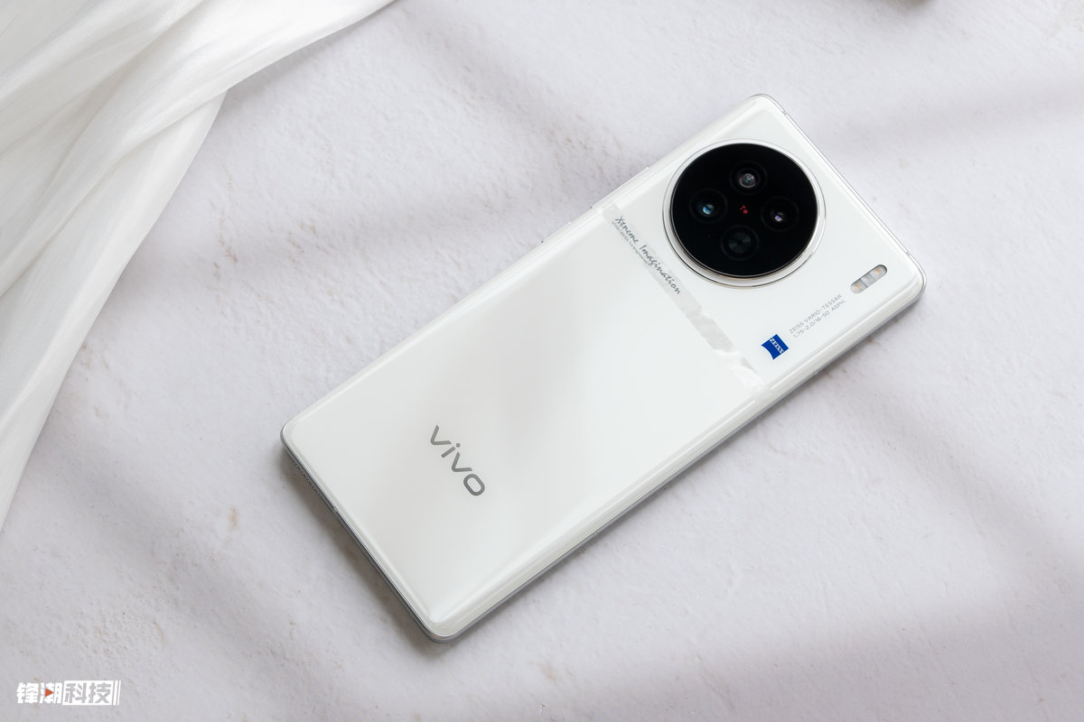 纯白配色高级感拉满,vivo x90告白配色图赏|vivo_新浪新闻