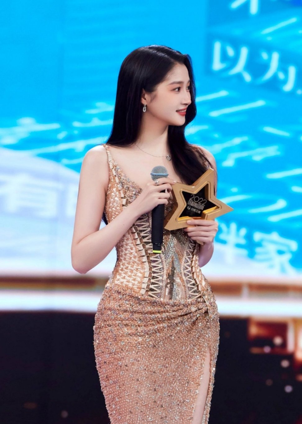 造型师|关晓彤|露腿_新浪新闻