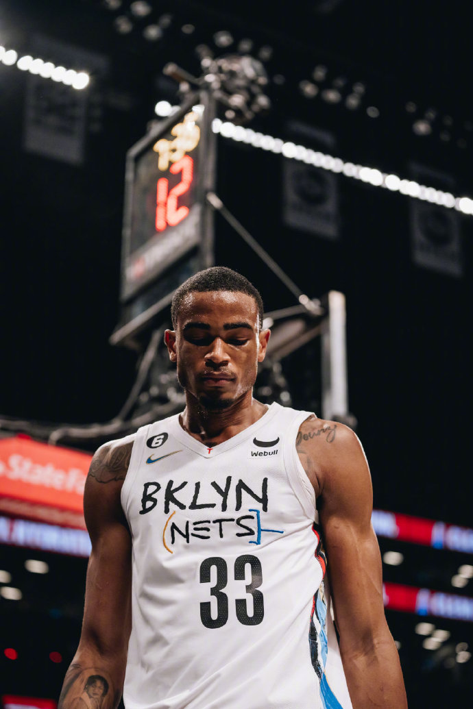 罚球神准!克拉克斯顿出战37分钟得到15分13篮板5助攻3封盖