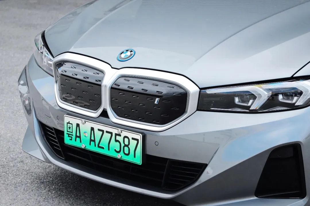 4秒破百，配无框电吸门，服务没的说，还看什么特斯拉？