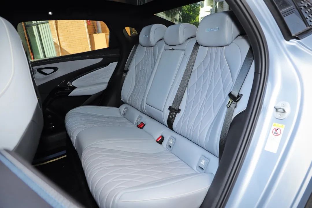 4秒破百，配无框电吸门，服务没的说，还看什么特斯拉？