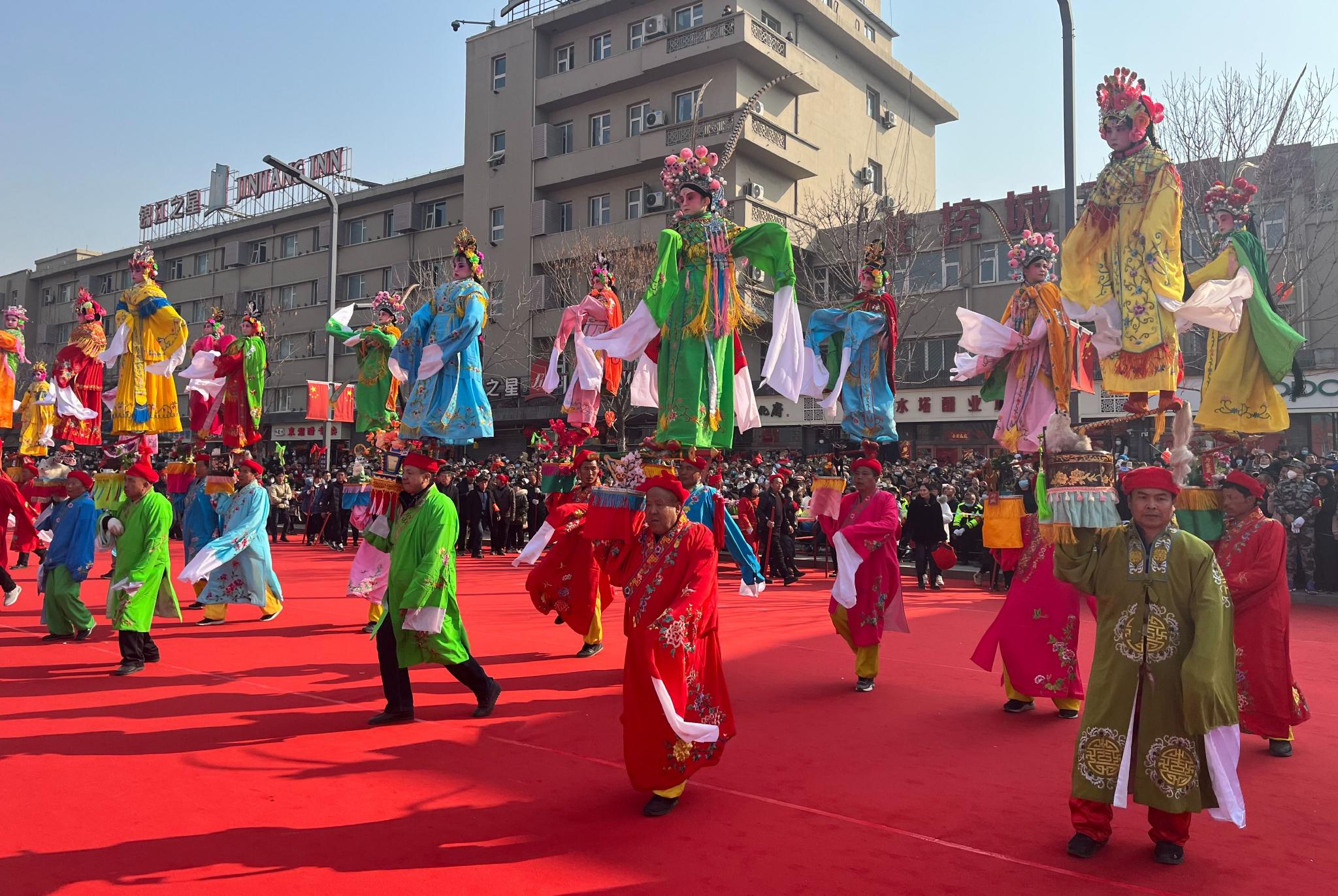 新华全媒+|福“兔”庆团圆 “元”气开新局——各地欢庆元宵节扫描__财经头条