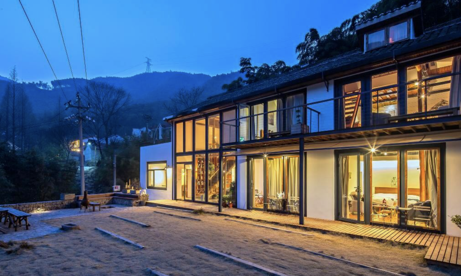 正好2014年毕业那年,我听朋友介绍得知,位于浙江德清的民宿发源地