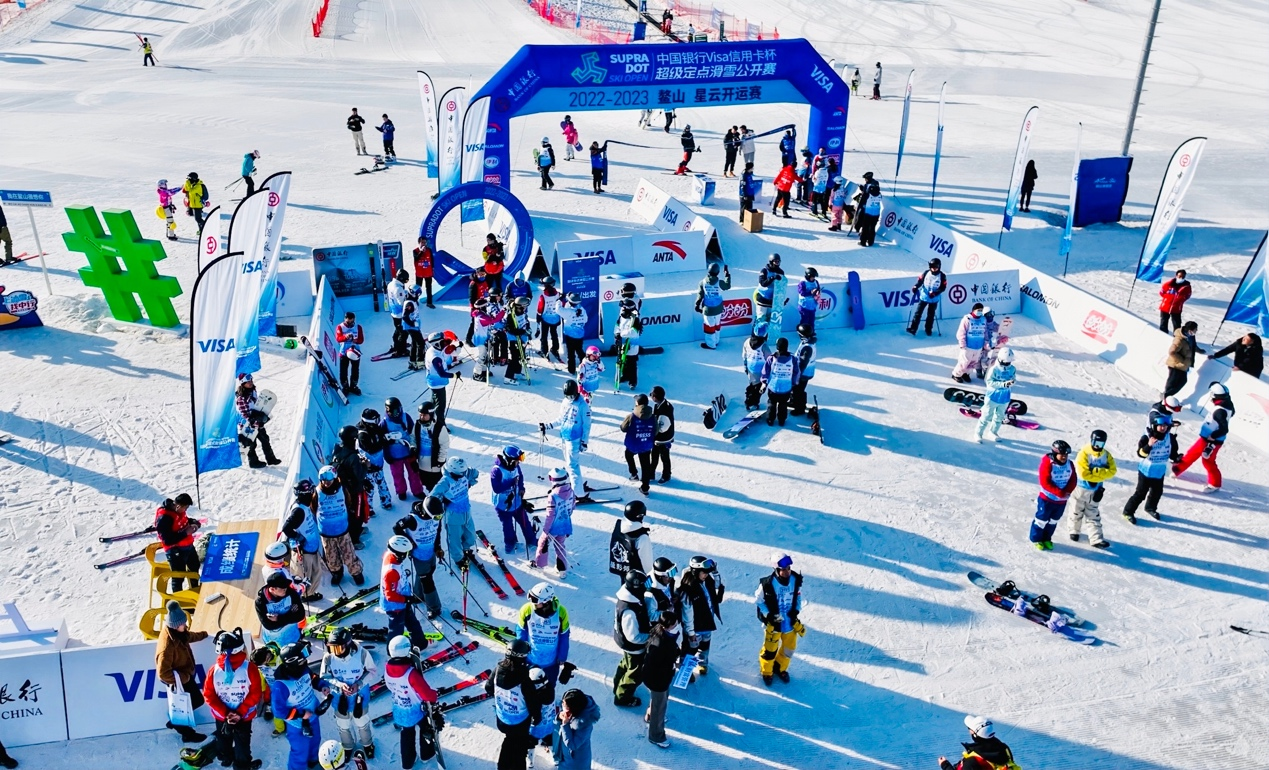 北京冬奥会一周年之际 超级定点滑雪公开赛举行