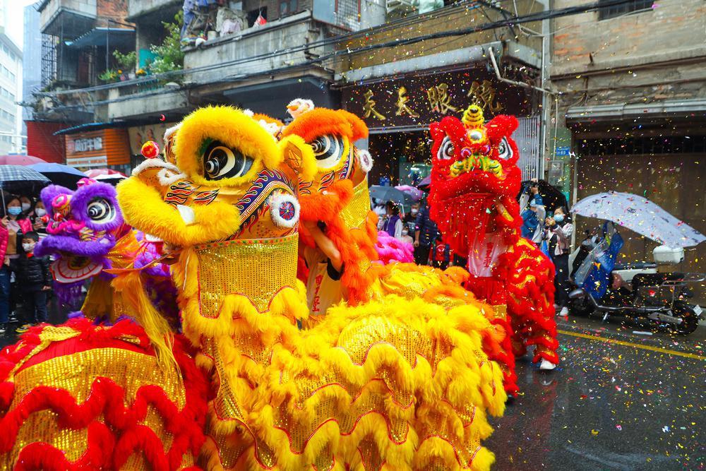 【视频 图集】28头醒狮喜闹元宵,燃爆东莞石龙|元宵|东莞市_新浪新闻