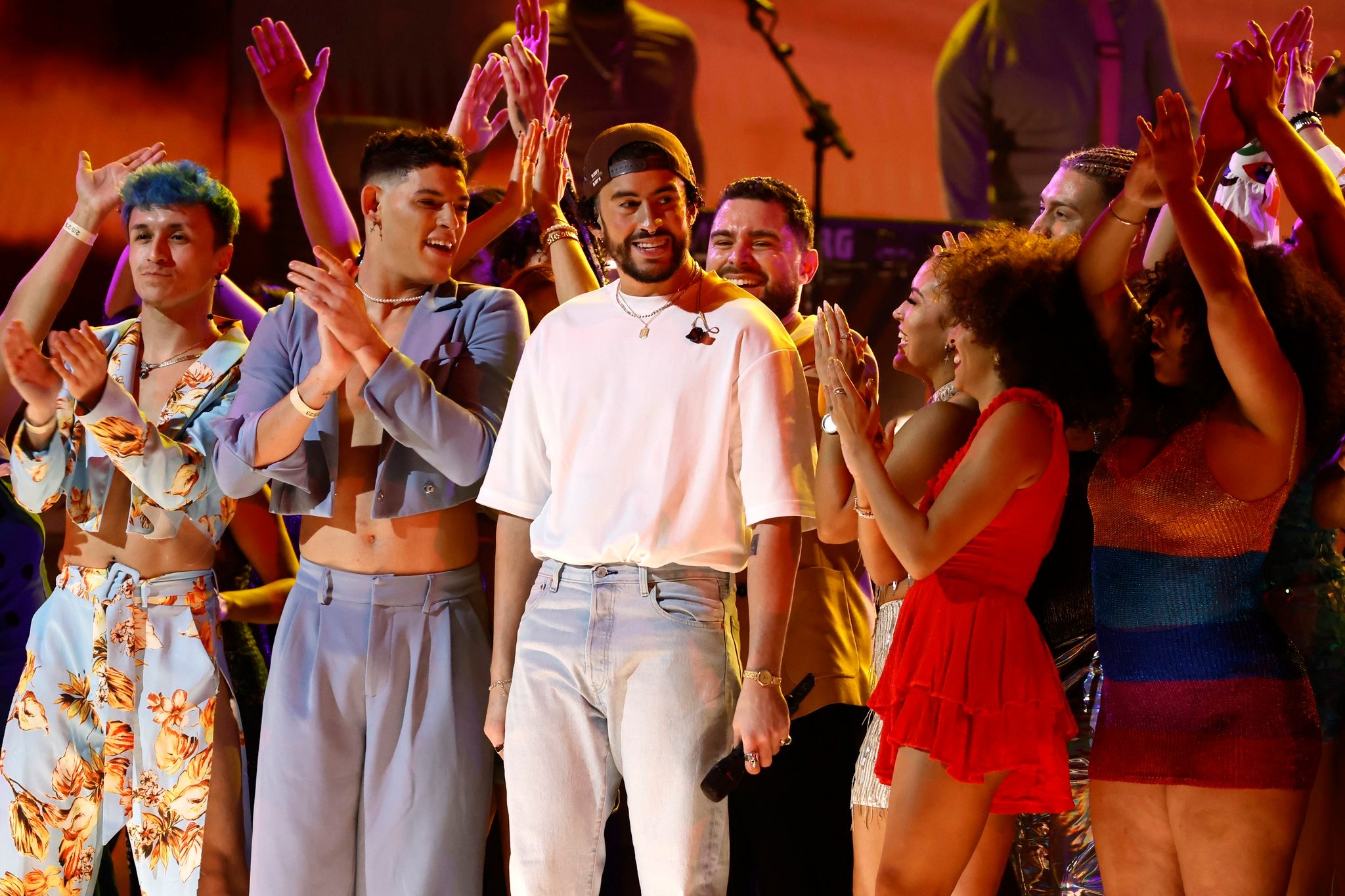 格莱美live|西语天王坏兔子bad bunny 为格莱美开场!