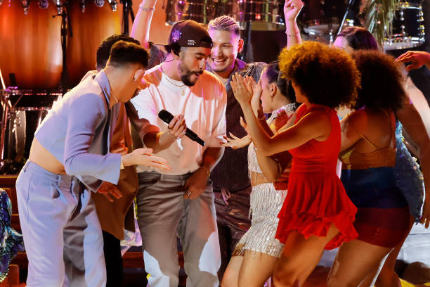 格莱美live|西语天王坏兔子bad bunny 为格莱美开场!