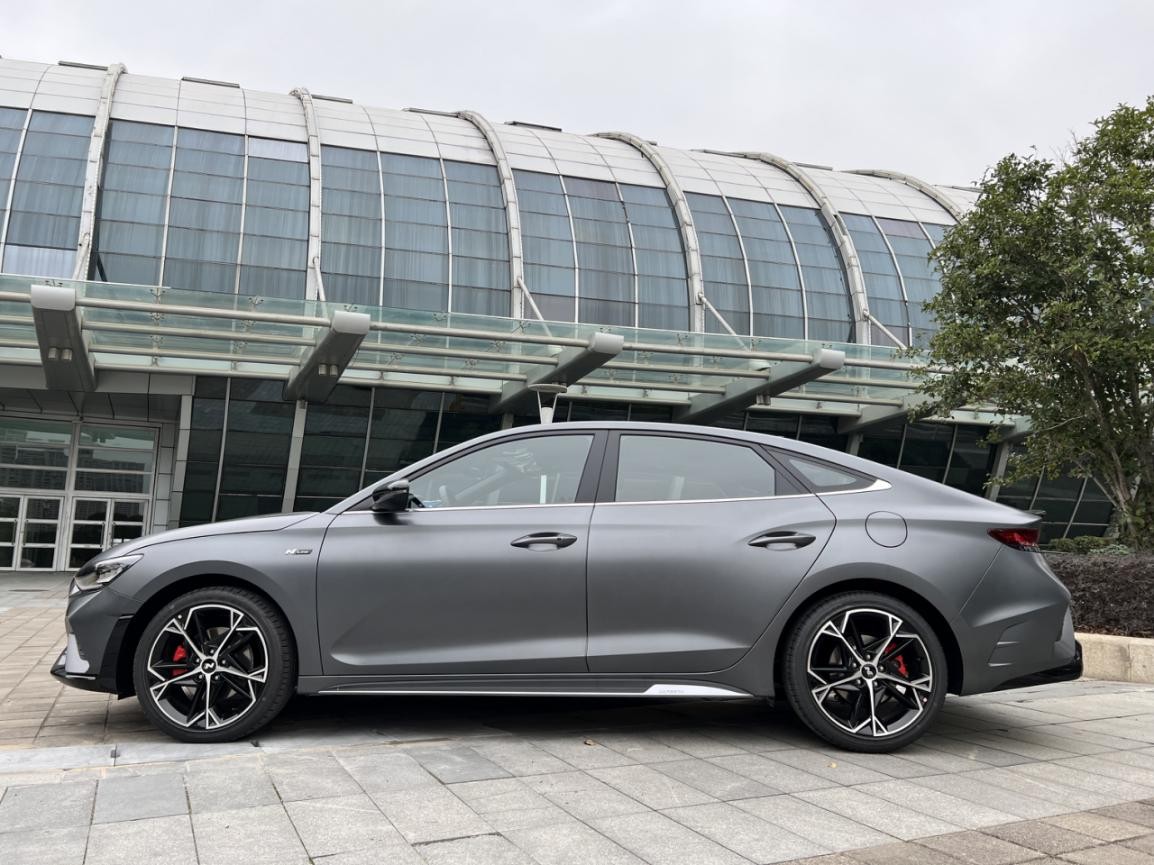 实拍北京现代菲斯塔nline15万买运动家轿选它不比思域差