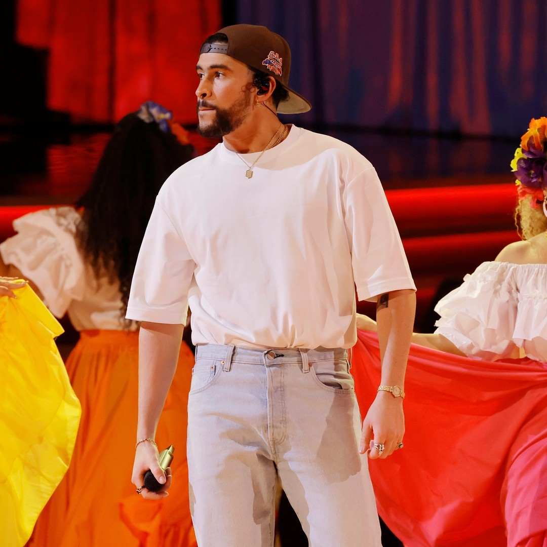 格莱美live|西语天王坏兔子bad bunny 为格莱美开场!