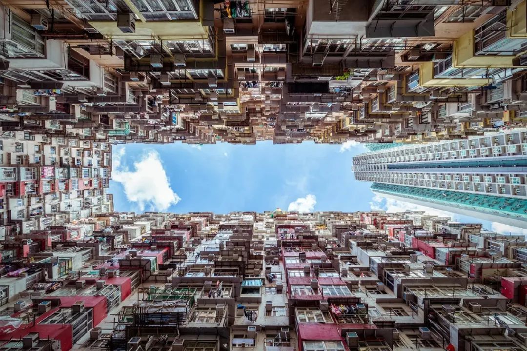 photo by08vcg这里出门三分钟是柏架山道站,走五分钟鲗鱼涌站.