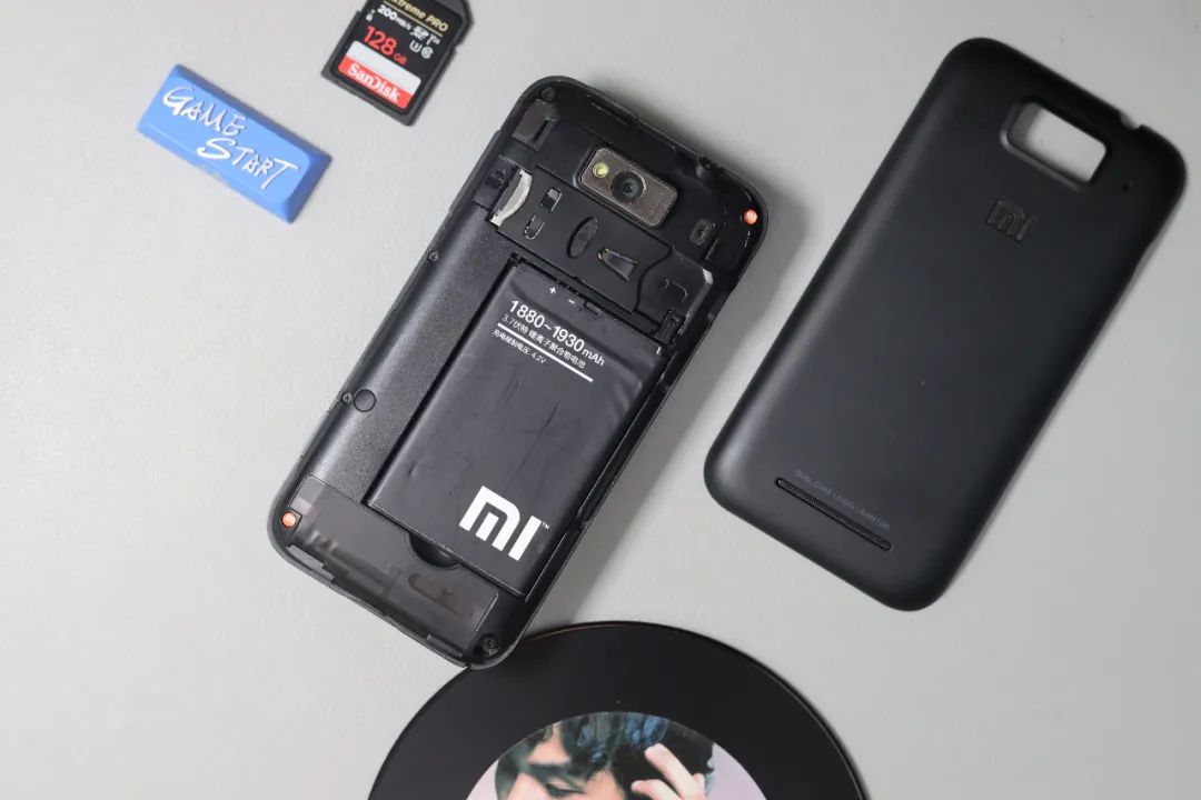 怀旧小抽屉小米手机1代1999元起碉堡了