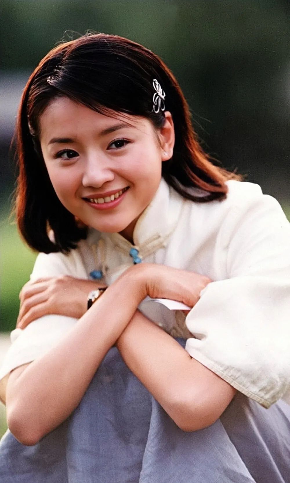 董洁,主演了《天若有情》《金粉世家》等爆款电视剧,是"清冷小白花"的