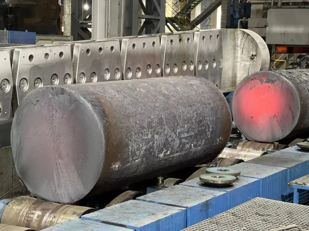3米连铸圆坯在承德建龙一次热试成功