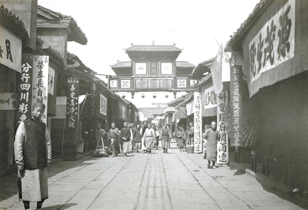 成都东大街曾属于华阳县，张伯林拍摄于1909年