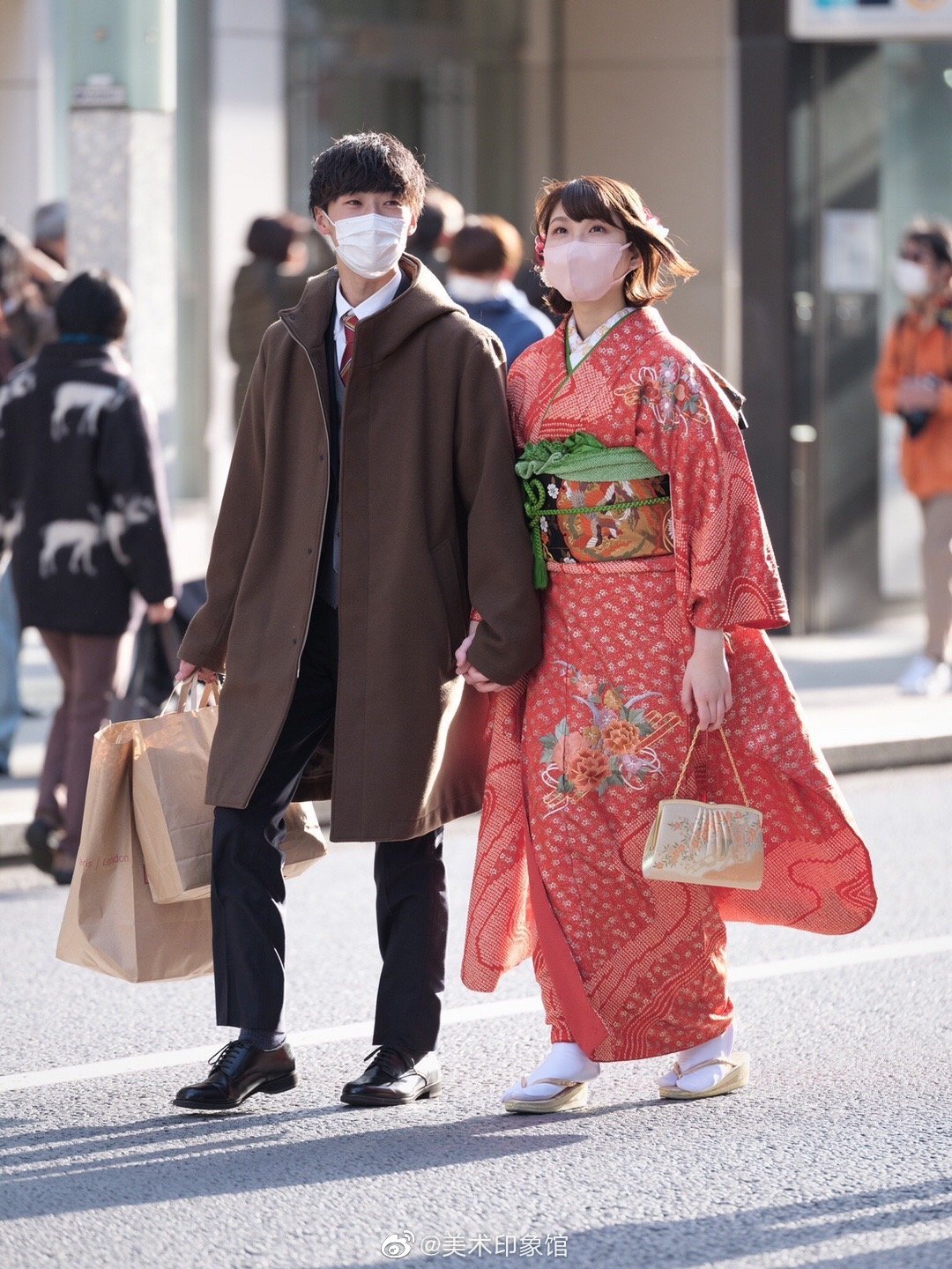 日本街头穿搭,素雅不失质感|质感_新浪新闻