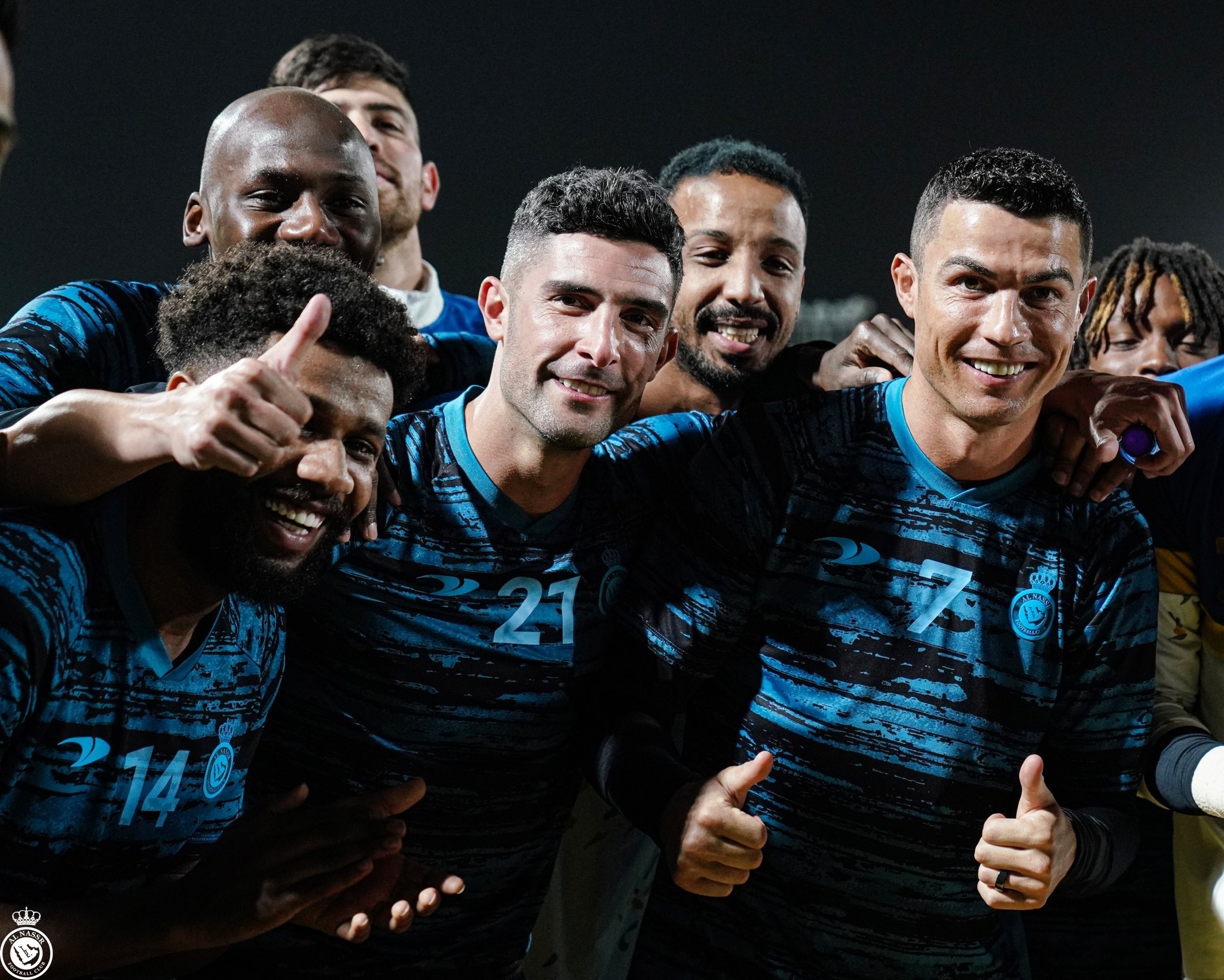 利雅得胜利全队在训练场为c罗庆祝生日……|利雅得|克里斯蒂亚诺