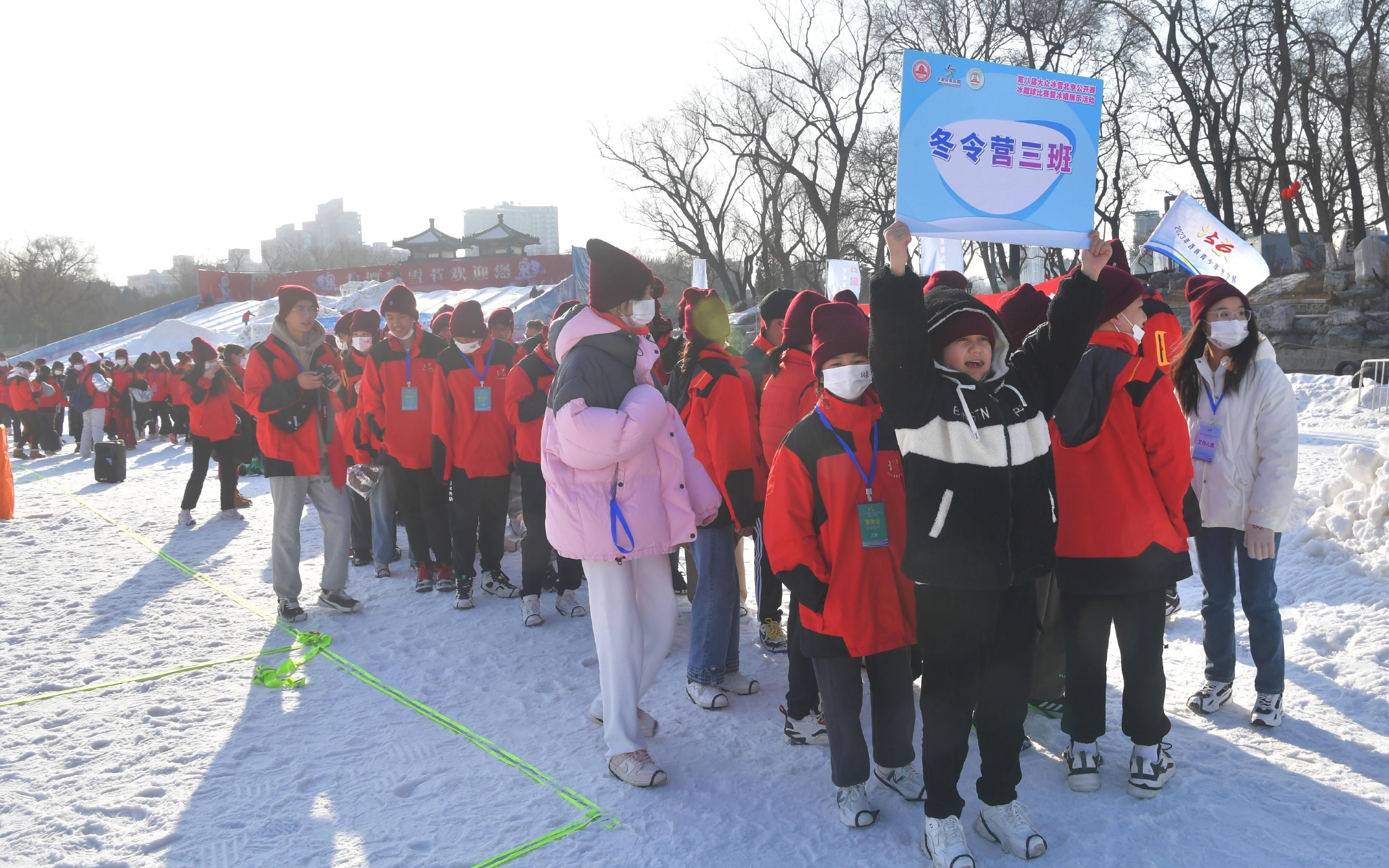 冰雪运动,和志愿者交流,多民族青少年感受双奥之城