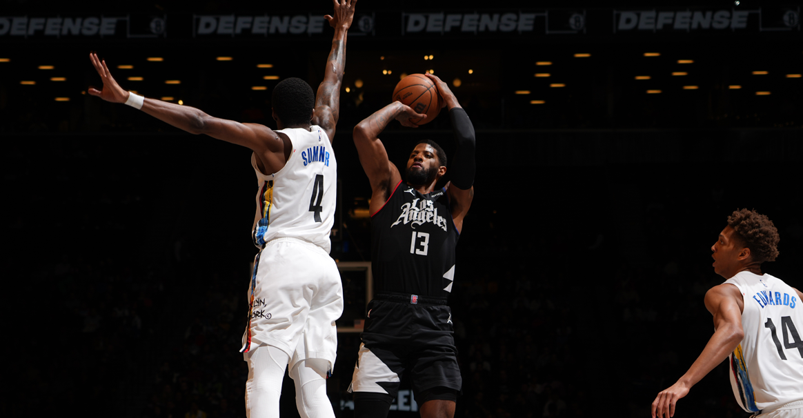 此役,乔治状态出色,他全场出战34分钟,投篮20中10,三分球7中3,罚球7中