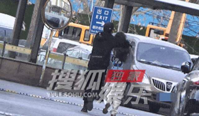 44岁陈思诚与新欢约会,23岁阮巨素颜仍漂亮,两人甜蜜搂抱太恩爱