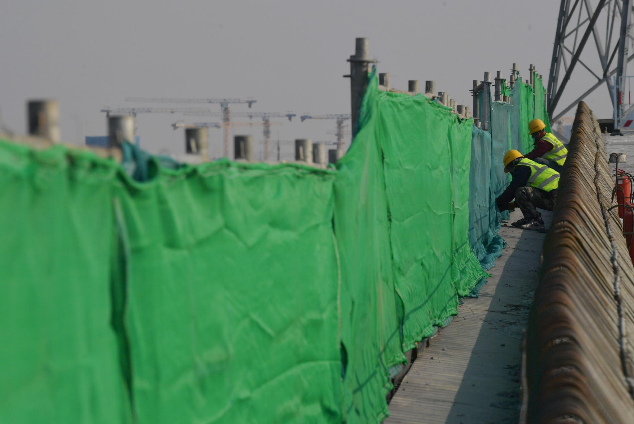 2月7日，北清路快速化改造工程项目，返岗工人在进行施工。新京报记者 李木易 摄