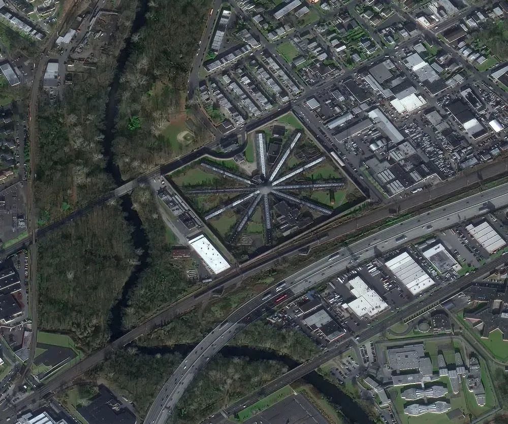 ▲图为2021年拍摄的美国费城霍姆斯伯格监狱的卫星遥感影像。