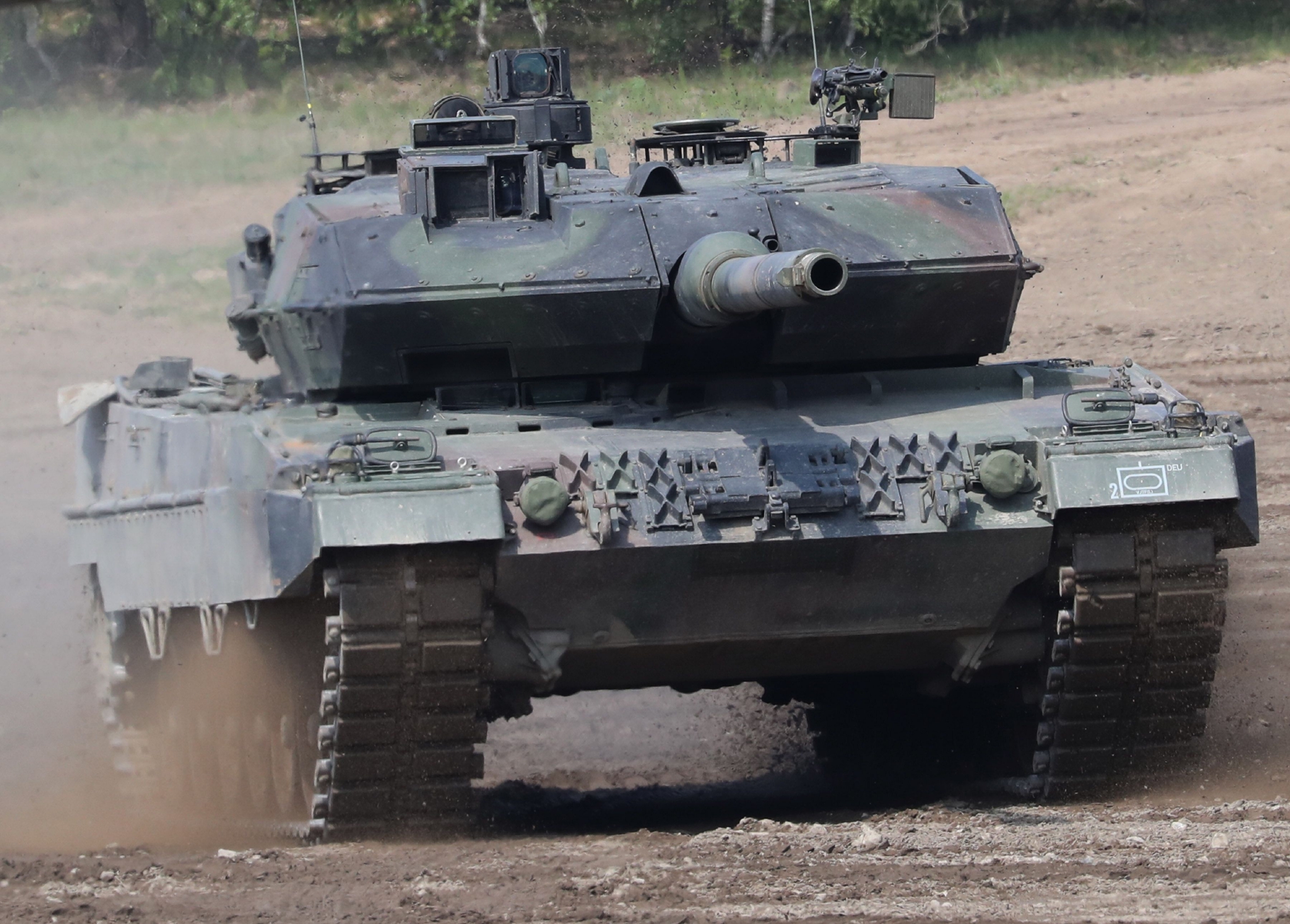 府上图：德国豹2坦克 图自倾盆影像