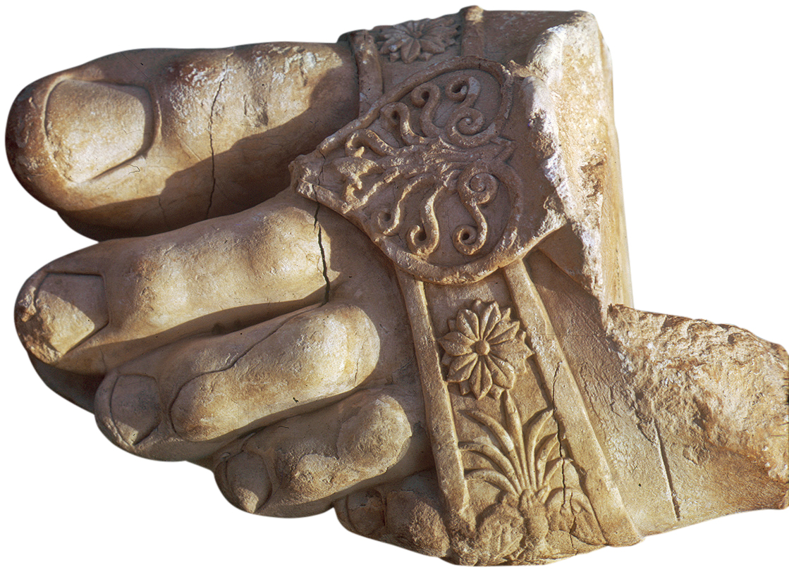 圖 1 阿富汗阿伊哈努姆神廟遺址出土大理石石雕宙斯之足的碎片