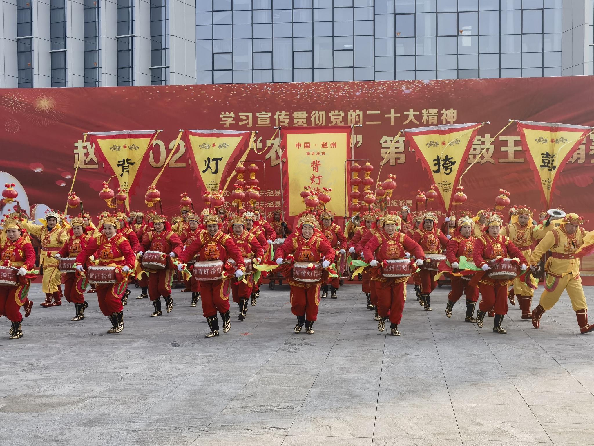 图为赵州背灯挎鼓表演。陈汝健 摄