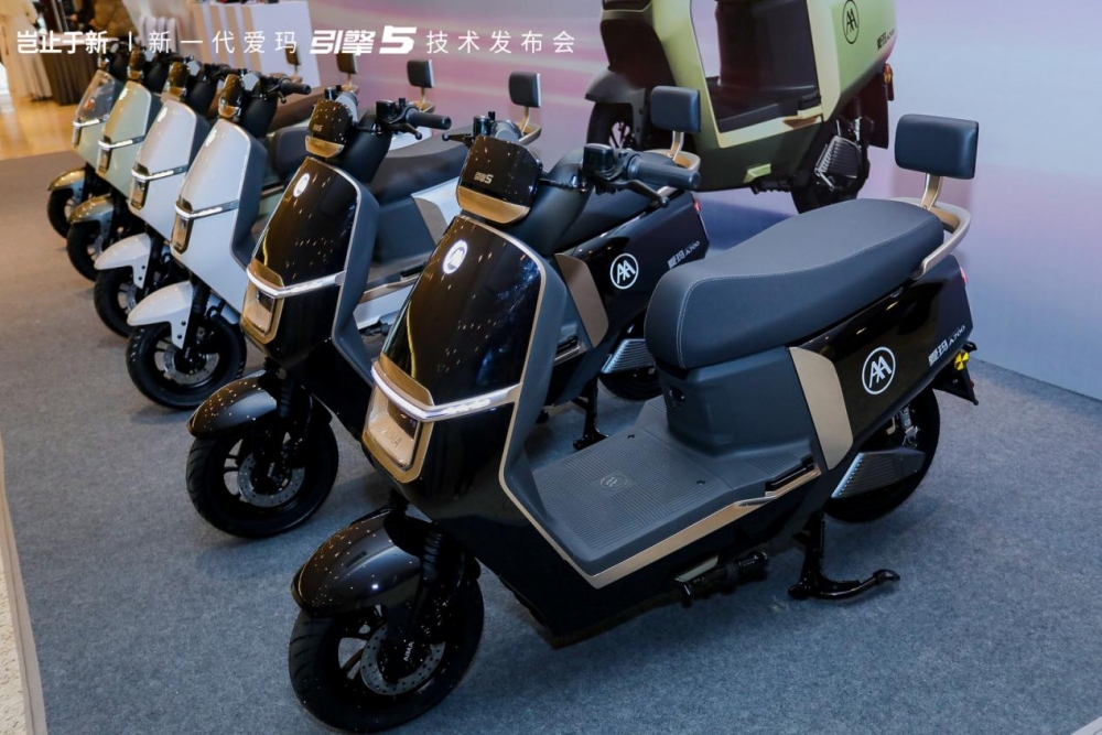 搭载新一代引擎5系统 爱玛指挥官2023旗舰新品发布|电动车|指挥官