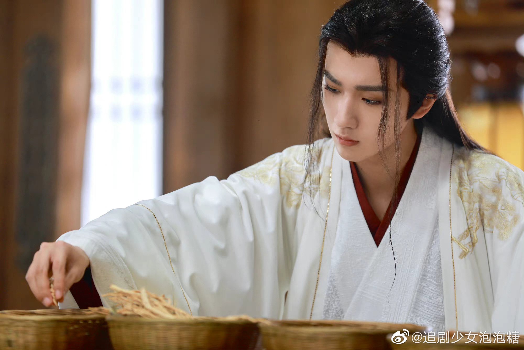 李宏毅新剧《武林有侠气》白岳侧颜剧照来了……|武林有侠气|李宏毅|剧照_新浪新闻