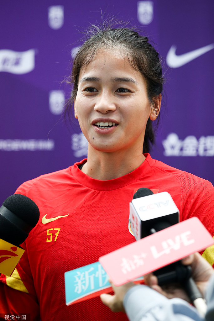 后卫陈巧珠接受采访.