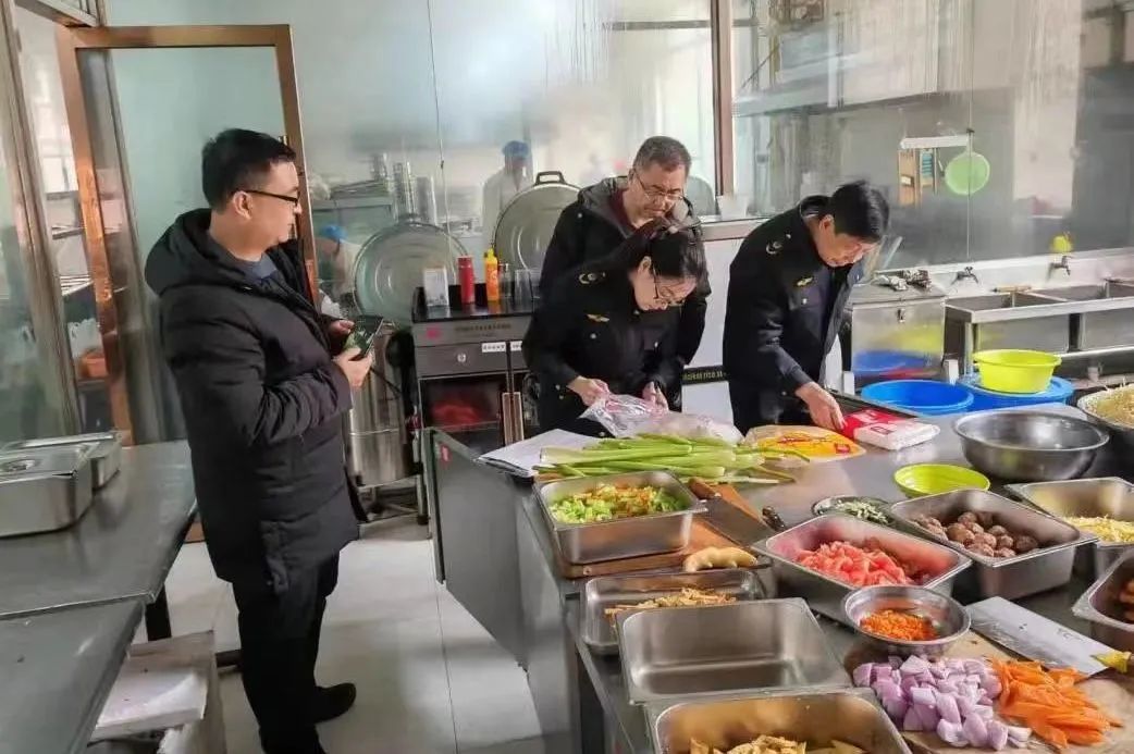 一篇读懂（市场监督管理局校园食品安全）市场局开展校园周边食品安全检查，(图1)