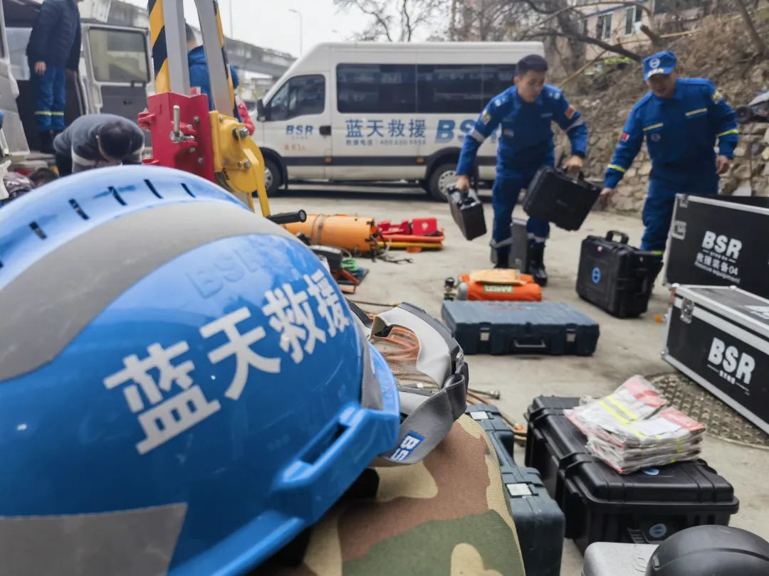 ▲2月7日下午，贵阳，蓝天救援队队员集结，即将赴土耳其参与地震救援。图/视觉中国