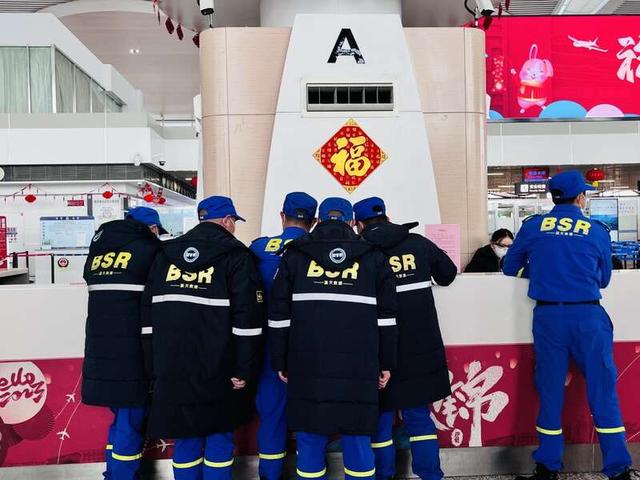 江苏常熟蓝天救援队整装出发.由蓝天救援队供图.