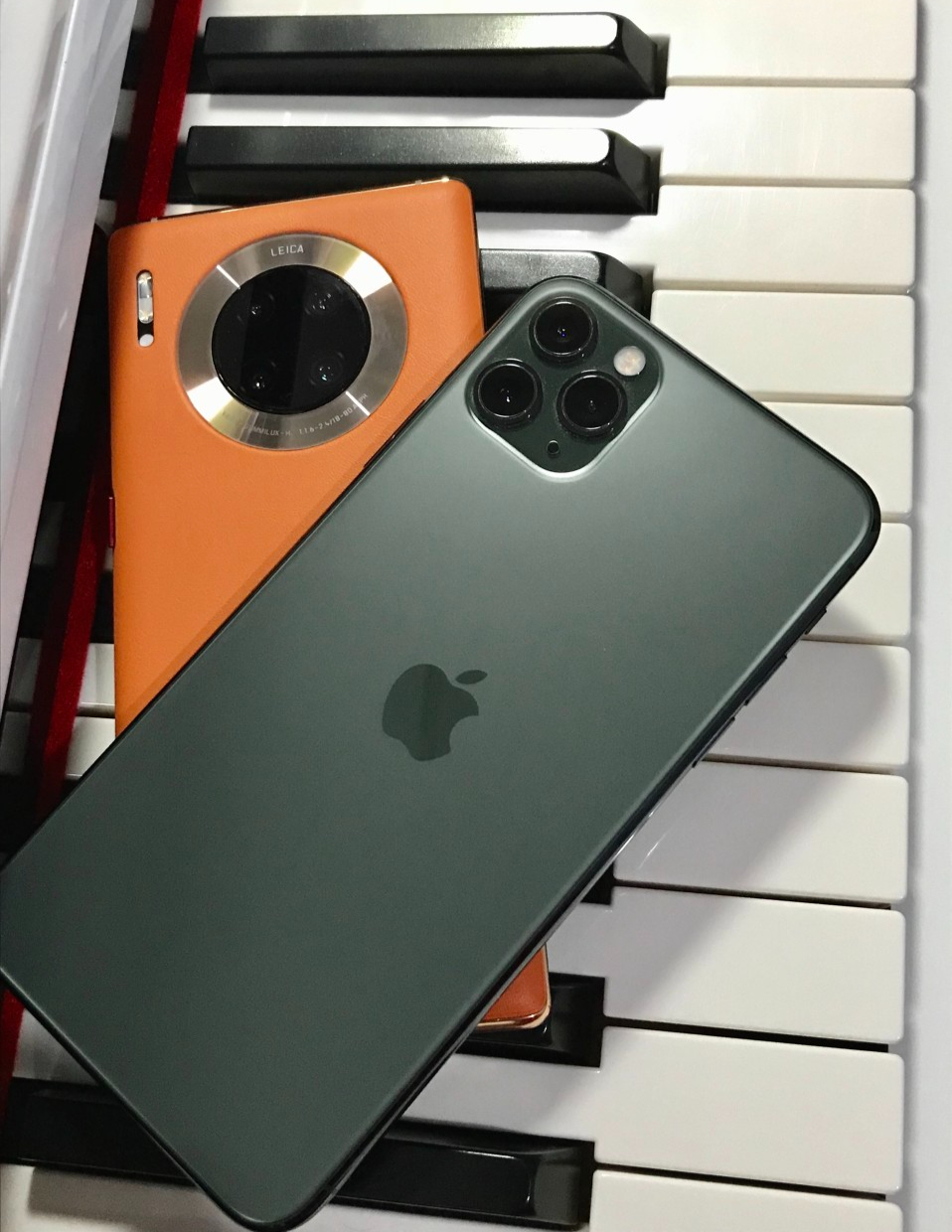 iPhone14最高直降800元，明年或推2万元超高端机型？网友称：不是苹果疯了，就是我疯了休闲区蓝鸢梦想 - Www.slyday.coM