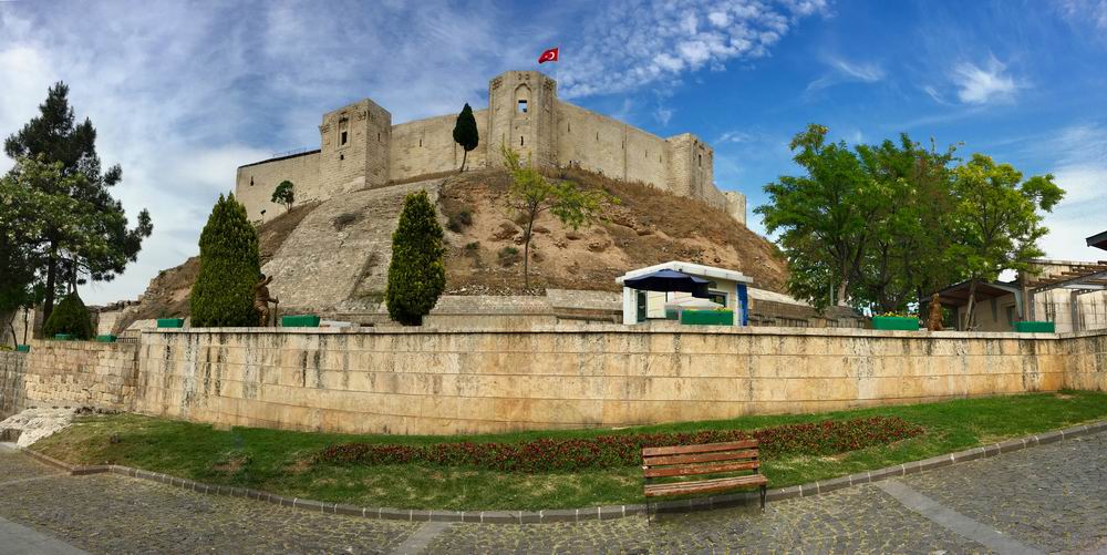 地震前的加济安泰普古堡