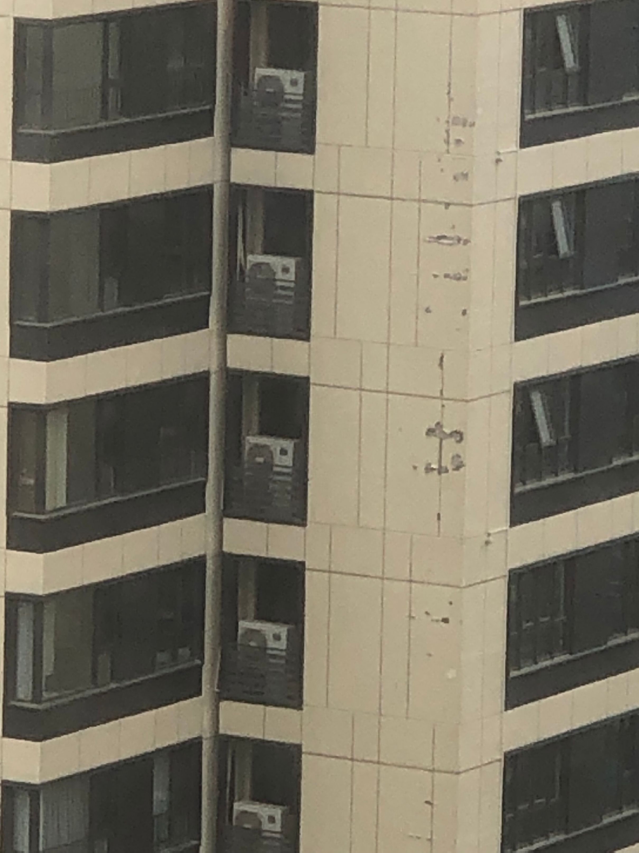 交付不到半年墙皮脱落严重 美的云筑被业主投诉| 新家|墙皮|业主|美的_新浪新闻
