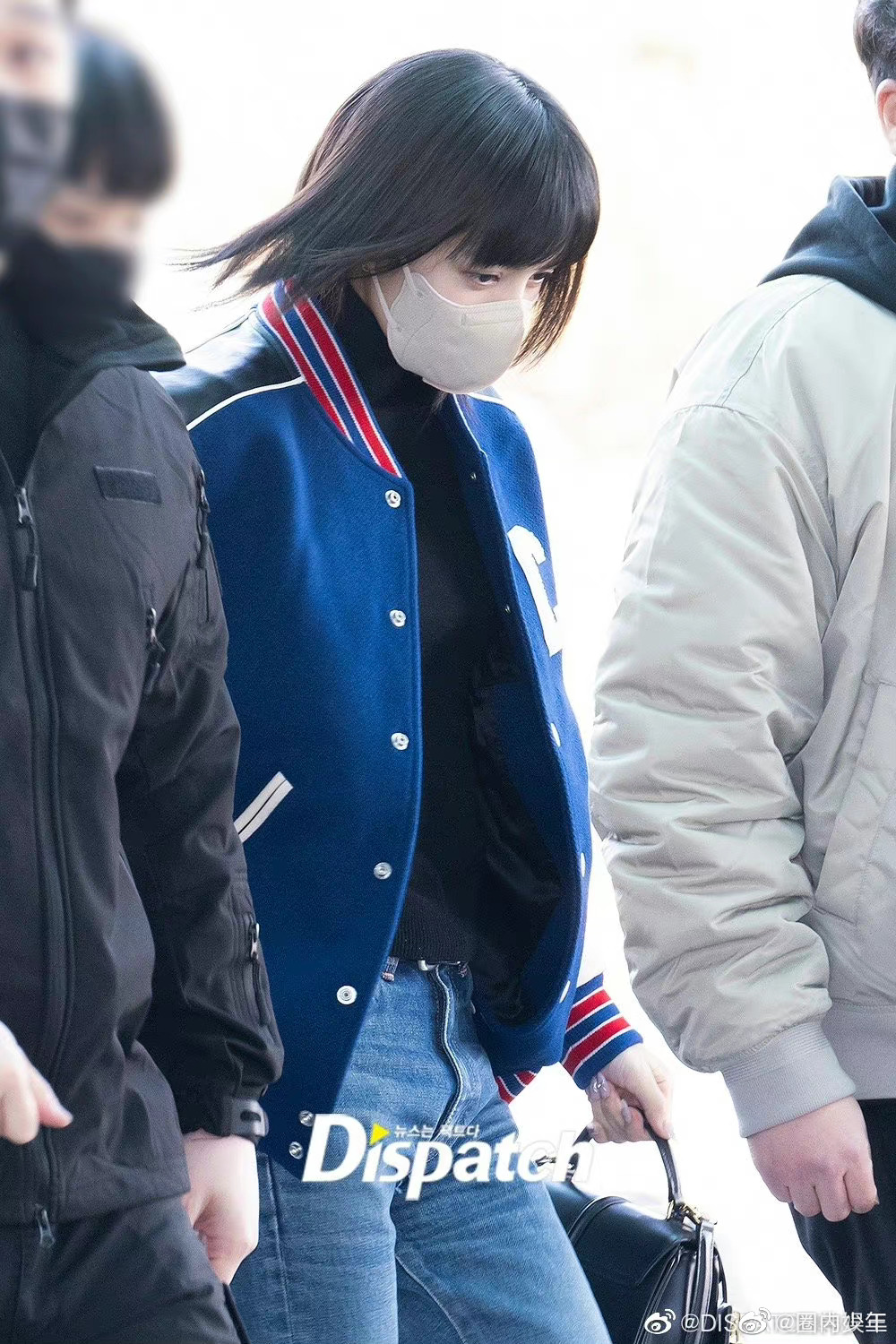 lisa机场出发图来了,蓝色棒球服又酷又飒!一切顺利|lisa_新浪新闻