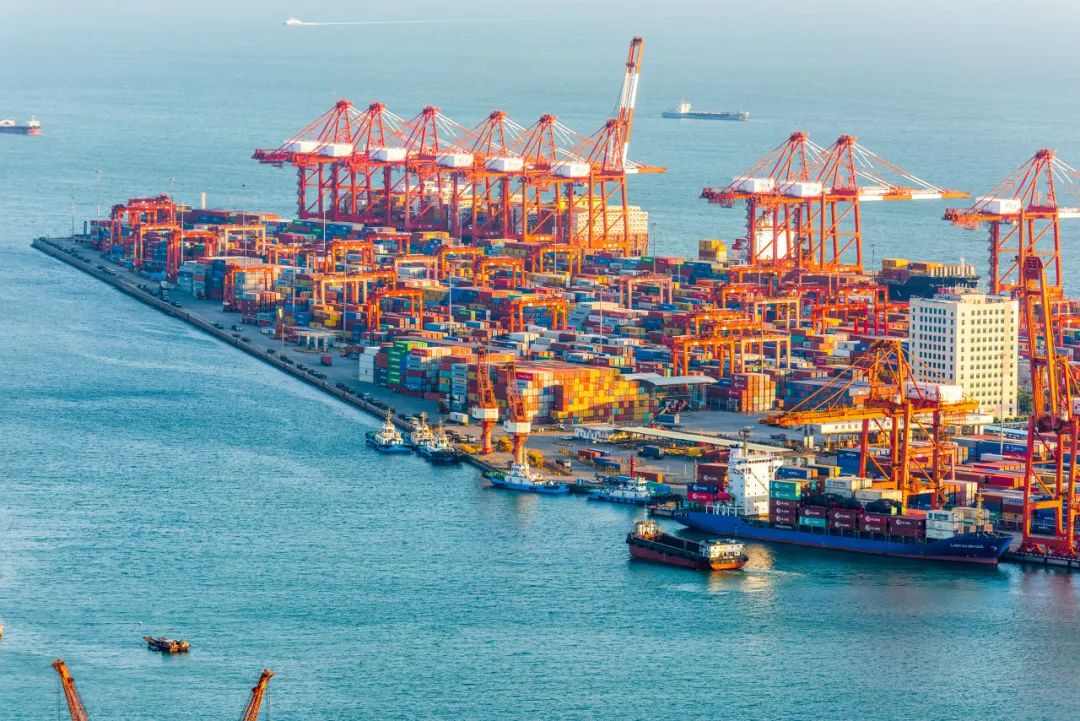 深圳南山区赤湾港货柜集装箱码头 图源/图虫创意