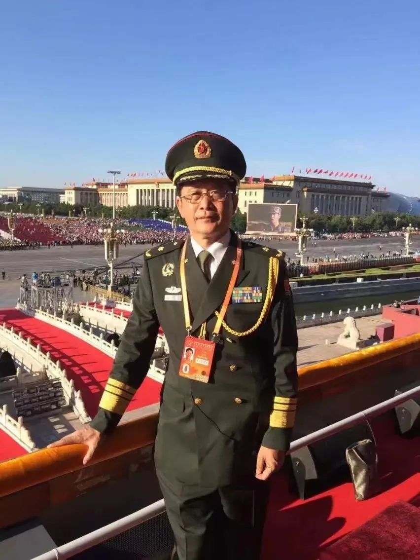 于海与这首歌曲有着特殊的缘分,在14岁报考军乐团