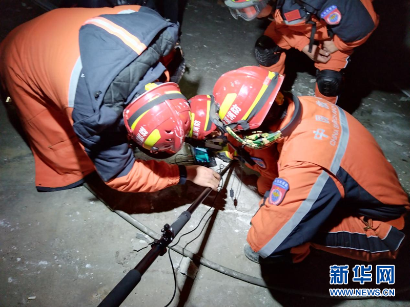 　　2月9日，在土耳其的中国救援队在第一个搜救点进行搜救。记者了解到中国救援队正在开发新的搜救点。新华社记者 王腾飞 摄