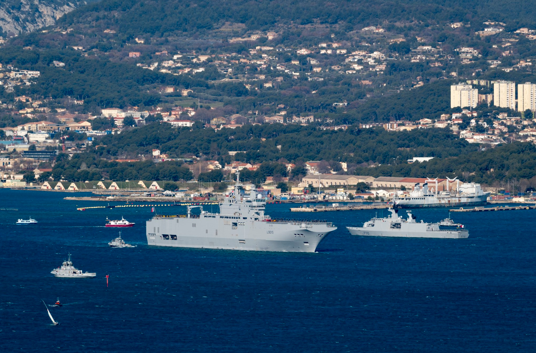 法国海军环球巡航 "避开"南海|法国海军|推特|环球航行_新浪新闻