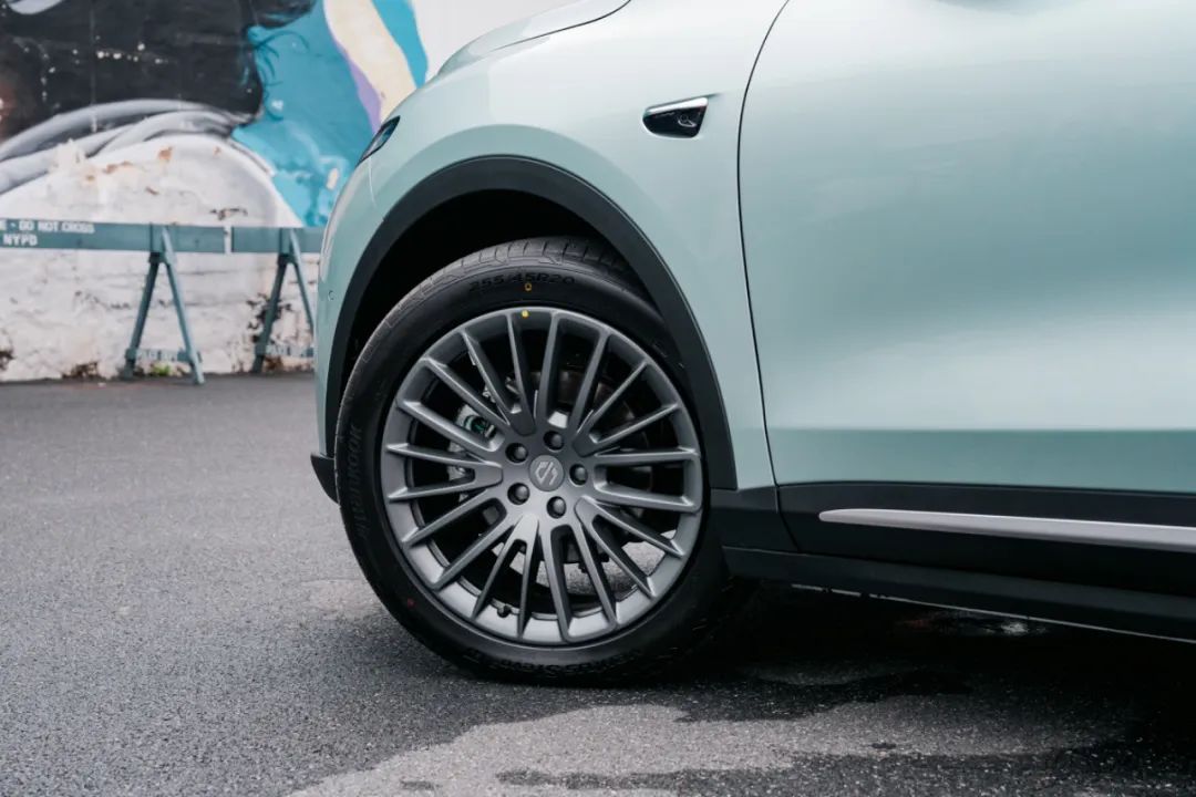 轮胎型号为韩泰 ventus s1 evo3 ev,尺寸为255/45r20