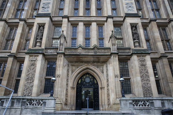 寻书欧洲|伦敦国王学院莫恩图书馆:周杰伦拍mv的地方_新浪财经_新浪网