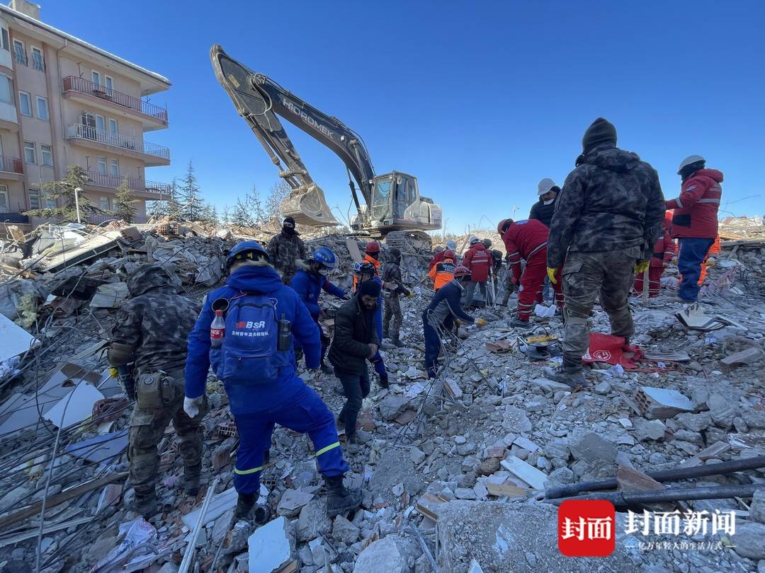 蓝天救援队驰援土耳其：200栋楼叠罗汉式坍塌，老人不舍老宅被二次坍塌掩埋休闲区蓝鸢梦想 - Www.slyday.coM