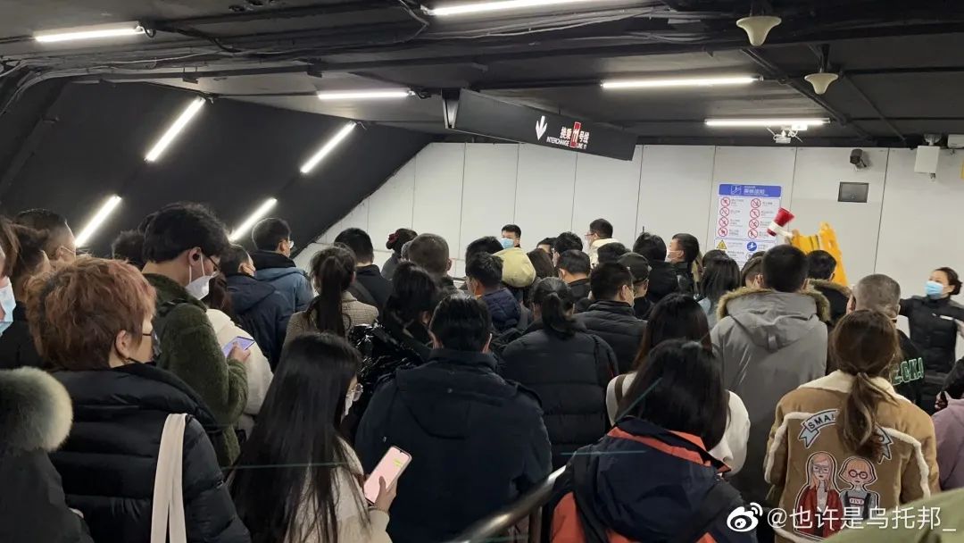上海一地铁站内漏水，客流一度积压！原因查明，官方致歉→