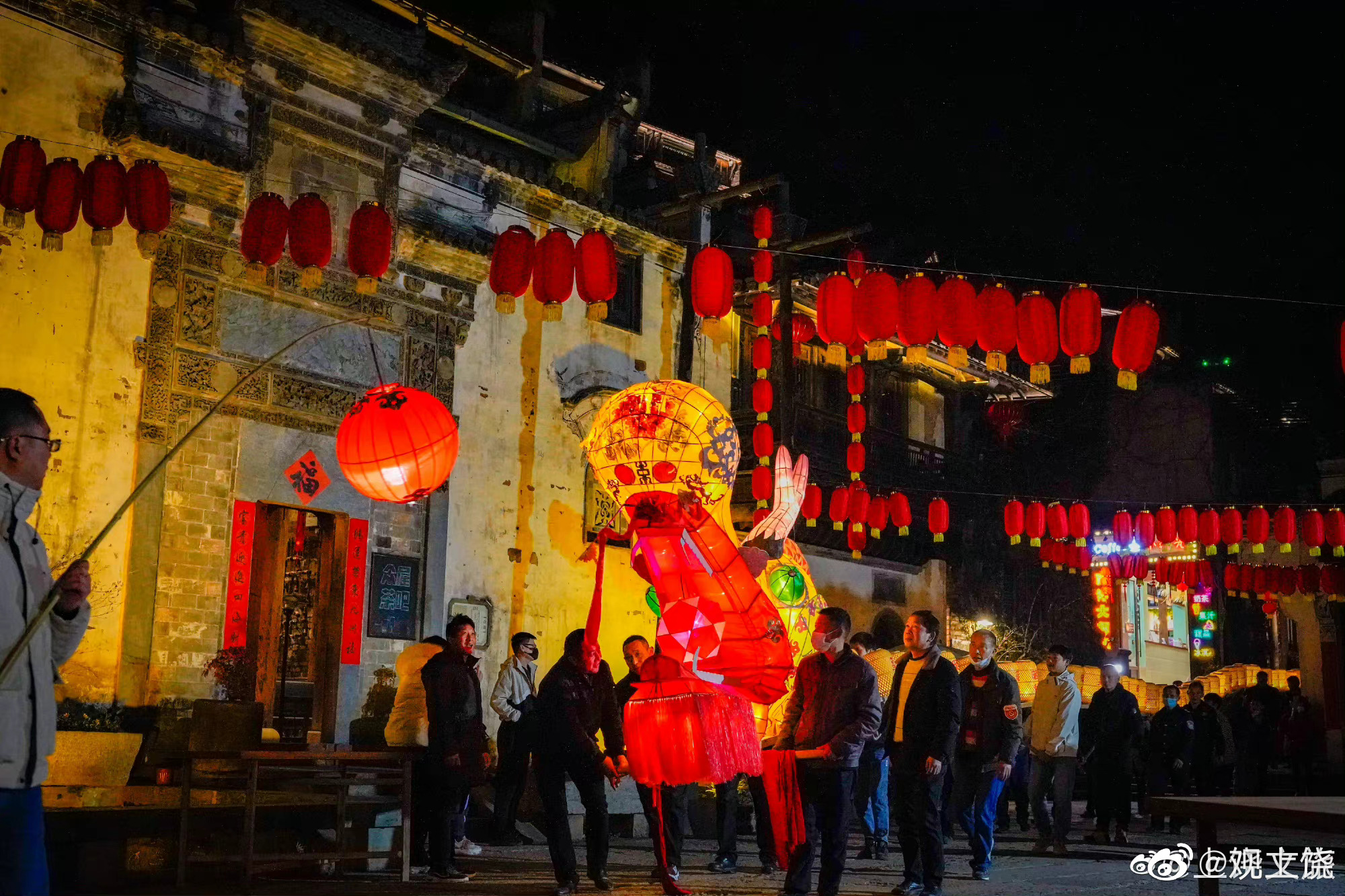 赏花灯、猜灯谜、观民俗、吃元宵……篁岭古村欢乐闹元宵