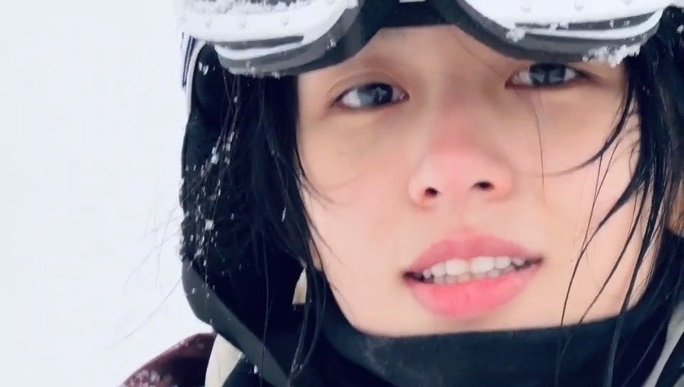 周也最新雪场视频,镜头一转我的心脏扑通扑通跳……|滑雪|滑雪场_新浪新闻